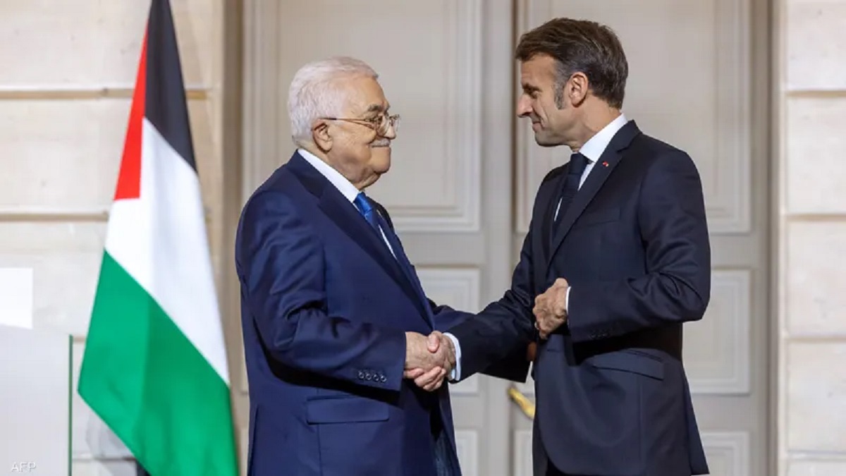 الرئيسان ماكرون وعباس يعلنان تشكيل لجنة لصياغة دستور دولة فلسطين